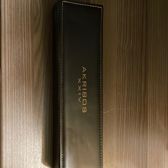 Akribos XXIV bold bracelet style watch. Never used - Picture 4 of 5